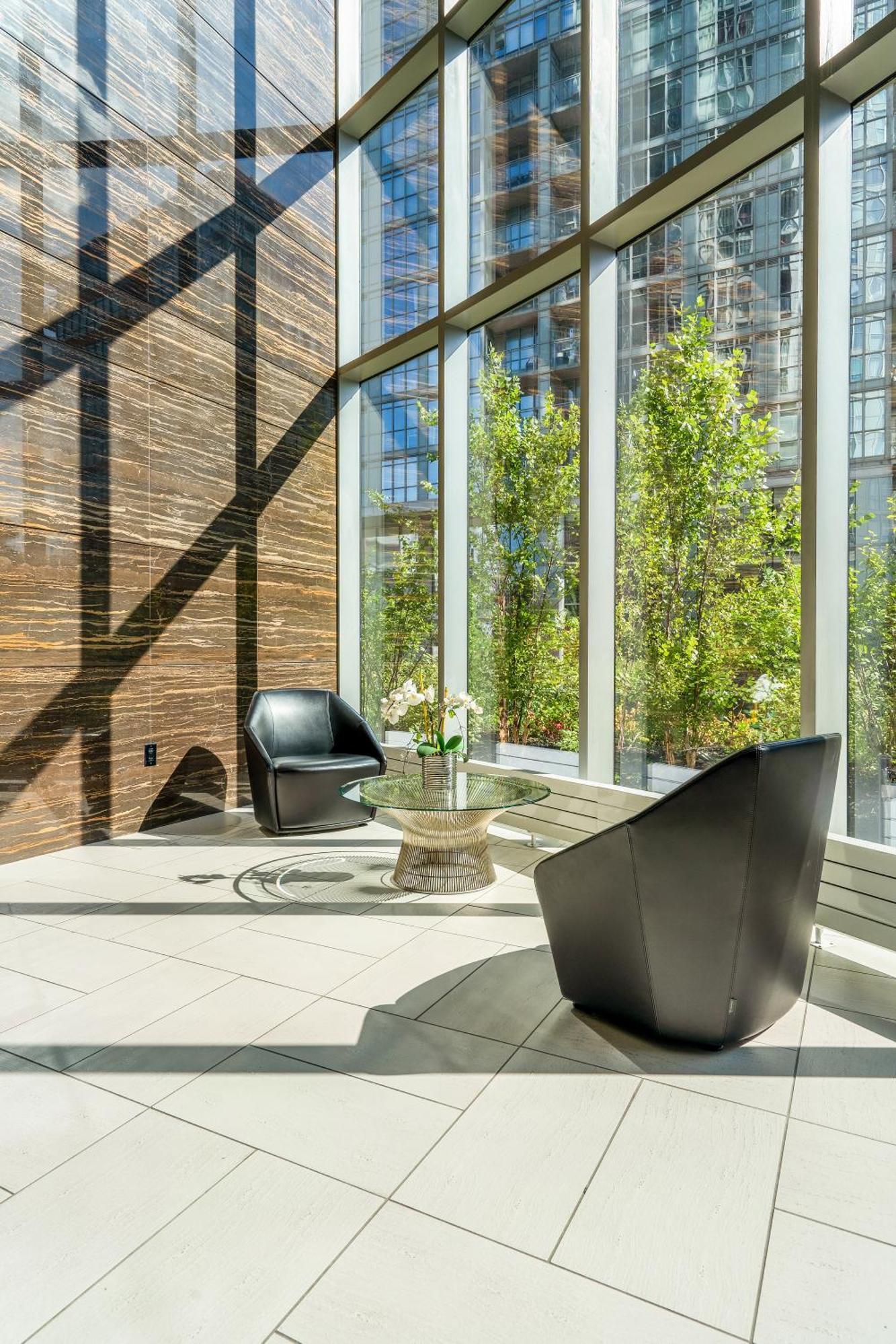 Upscale One Bedroom And Den With Parking Toronto